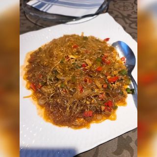 Spaghetti di soia con maiale e verdure