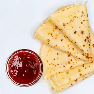 Clatite cu dulceata de capsuni