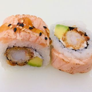 M-29C Roll salmon tataki