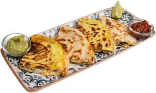 Кесадия със сьомга (350г)