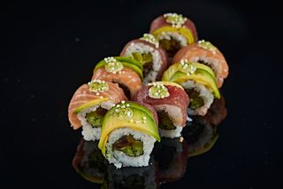 Rainbow roll ura maki 8szt.		