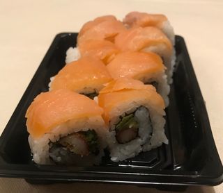 38. Uramaki smoked salmon roll - 8 pezzi