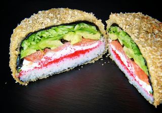 Бургер-суші з лососем та ікрою тобіка (450г)