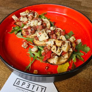 Bruschette sa mozzarellom i paradajzom