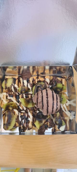 Waffle ciocolata si kiwi