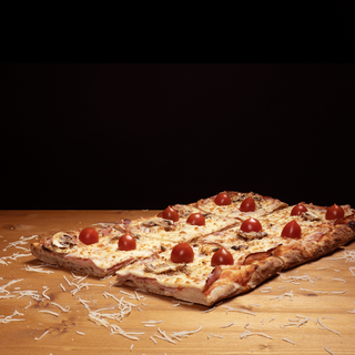 Pizza LUCA cu sunca si ciuperci - Felie 