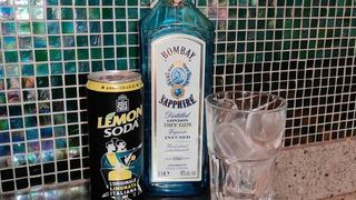 Gin fizz con Bombay, soda e lemonsoda
