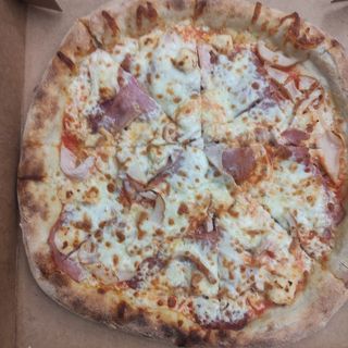 Фамилна Пица Прошуто Фунги