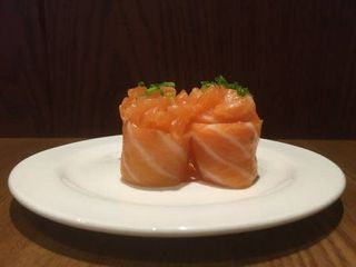 Gunkan de Salmão (4 Peças)