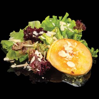 Салата с френско козе сирене