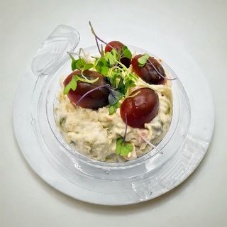 Tap@ de ensaladilla con picos de pan