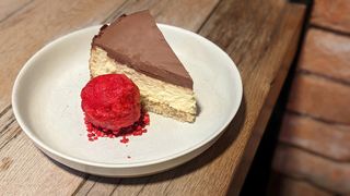 თეთრი და შავი შოკოლადის ჩიზქეიქი