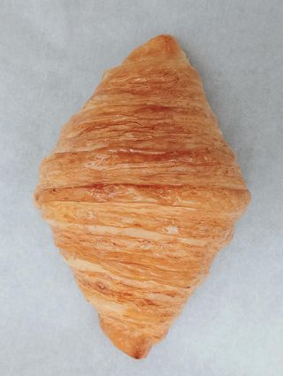 Croissant salame e pecorino
