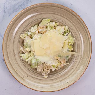 Salata s piletinom, pancetom i Grana Padano