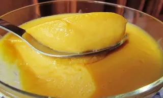 Mousse de Manga com Natas