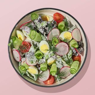 Salată cu ridiche proaspătă și ou