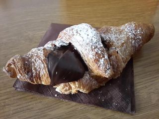 Cornetto al cioccolato fondente