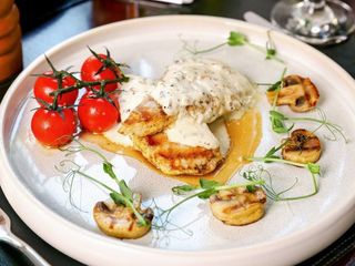 Стейк курячий з вершково-грибним соусом (250g)