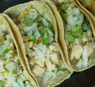 TACO POLLO CON QUESO 4UD