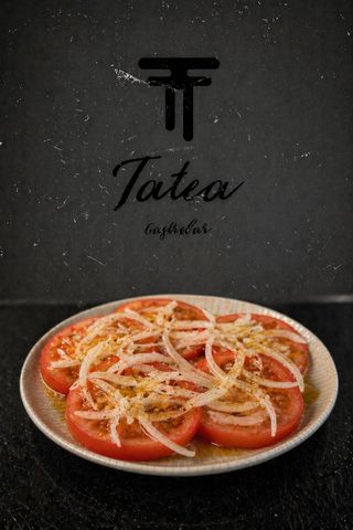 Tomate natural con cebolleta