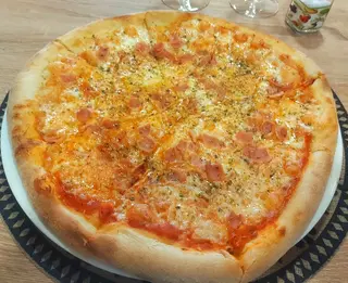 9. Pizza Prosciutto (33 Cm.)