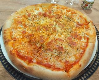 9. Pizza Prosciutto (33 Cm.)