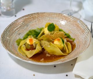 Тортелони с дърпано телешко месо и сос с шампанско