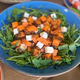 ENSALADA DE BONIETO CON LENTEJAS Y QUESO FETA ( 525 cal , 19 g - proteina )