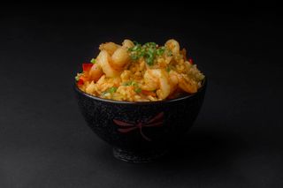 სინგაპურული ბრინჯი კრევეტით და ქარით