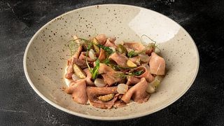 Карпачо з яловичого язика та лабне з фети (180 г)