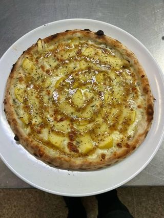 Pizza Manzana Y Queso De Cabra