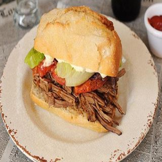 Bocadillo especial de carne mechada