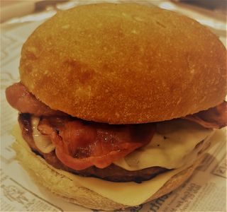 Hamburguesa Con Queso Y Bacón