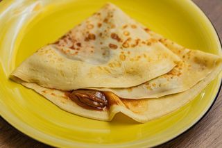 Pancake with condensed milk/ბლინი შედედებუი რძით/Блин с сгущённым молоком