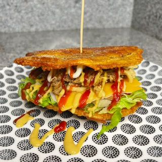 Patacón Pollo Mechado