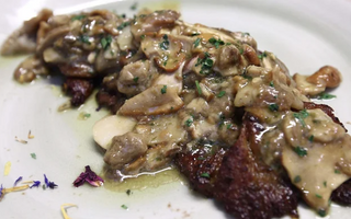 Tagliata di seitan ai porcini con patate arrosto