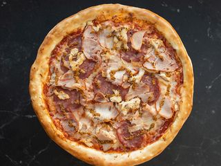 Мясна з беконом