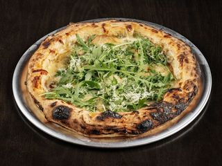 Піца 5 сирів із свіжою грушею та гострим медом (635g)