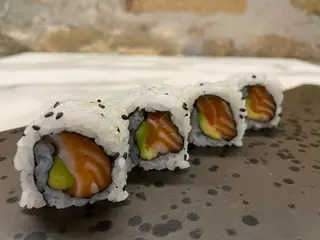 Salmone uramaki 8 pezzi