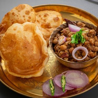 Chola Bhatura