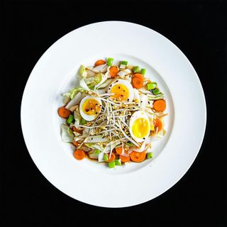 160. Udon saltato con vitello e verdure
