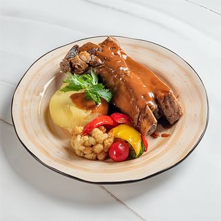 Томлёное говяжье рёбрышко