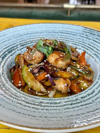 Pui chinezesc cu legume