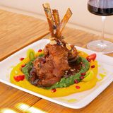 ხბოს ნეკნები ჯეკ დენიელსის სოუსში