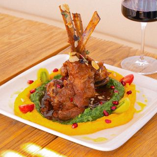 ხბოს ნეკნები ჯეკ დენიელსის სოუსში