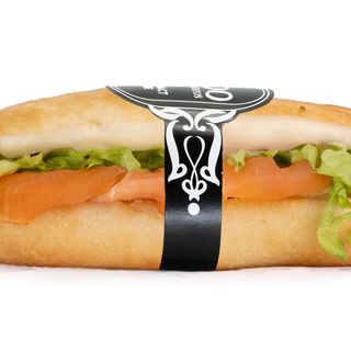 70. Salmão fumado, alface e molho César