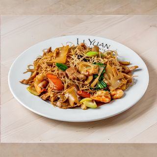 Massa de Arroz com Gambas, Porco e Frango