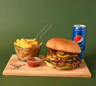 Michigan burger (#NEW), pomfrit & Pepsi 0.33l