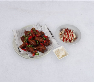 매콤간장치킨 Maekom ganjang soy garlic fried chicken wings 14 szt.