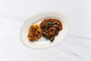  Оссобуко с пюре из печеного картофеля и соусом чимичурри